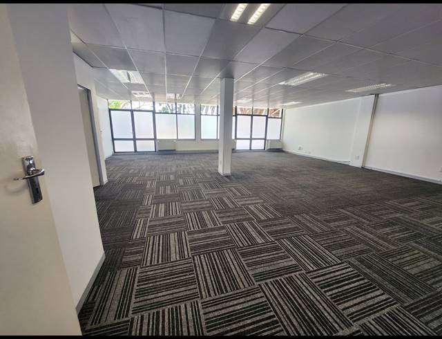 181M² OFFICE TO LET IN WATERFALL